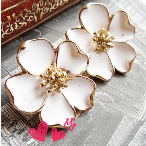 Серьги Monet white flower (TB57)