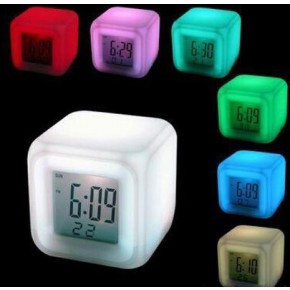 Часы хамелеон, с будильником и термометром, меняющие цвет